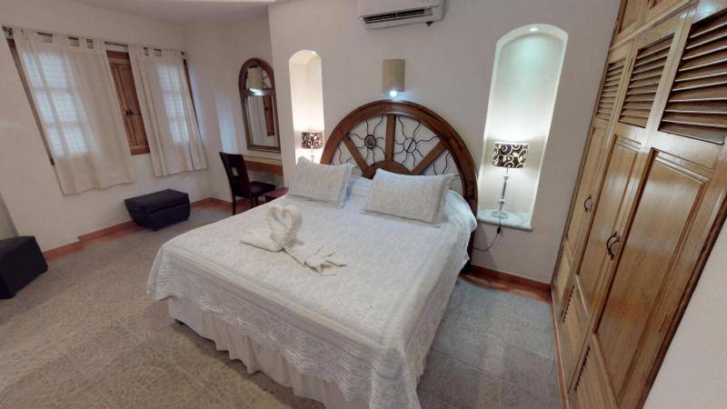 Andales on the Bay: Rooms