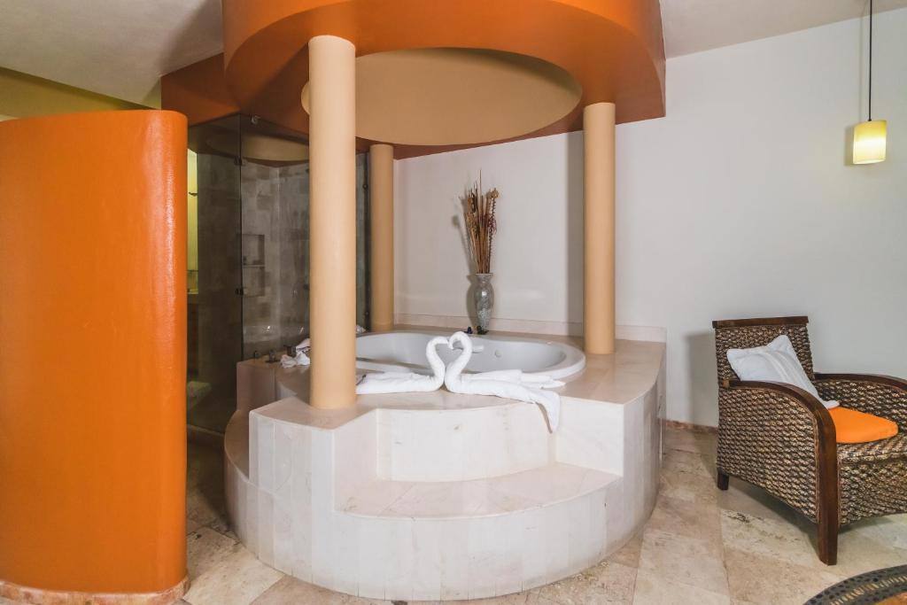 Andales on the Bay: Facilities