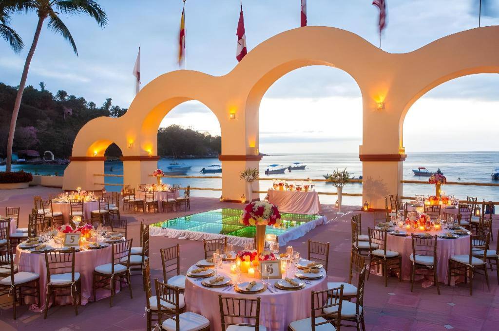 Barcelo Puerto Vallarta: Dining