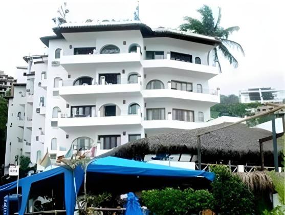 Blue Chairs Beachfront Resort: Exterior view