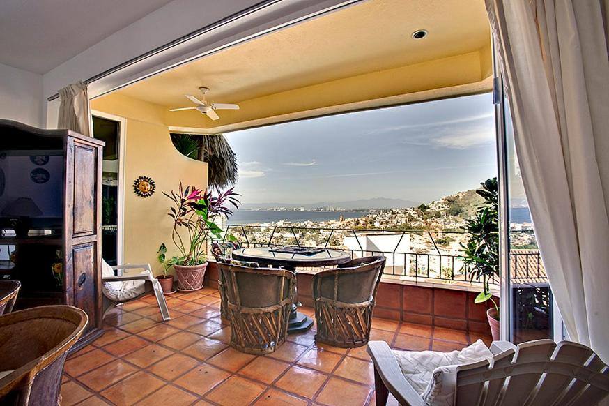 Casa Isabel: Balcony/terrace