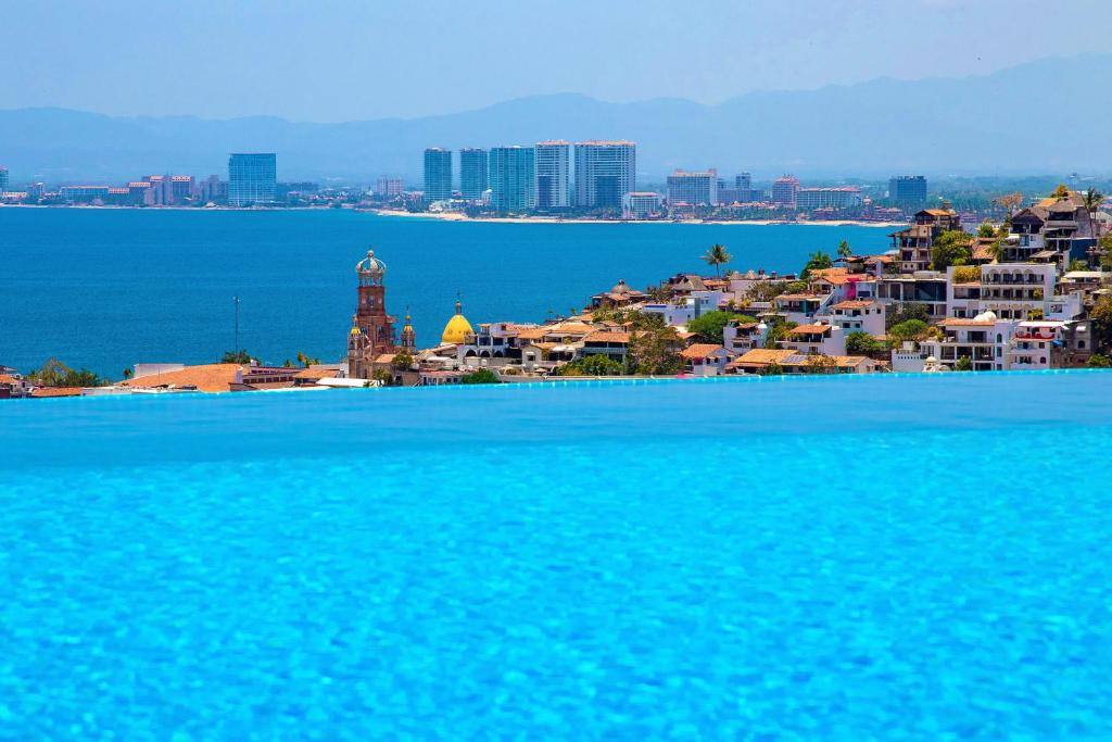 Casa Yvonneka: Swimming pool