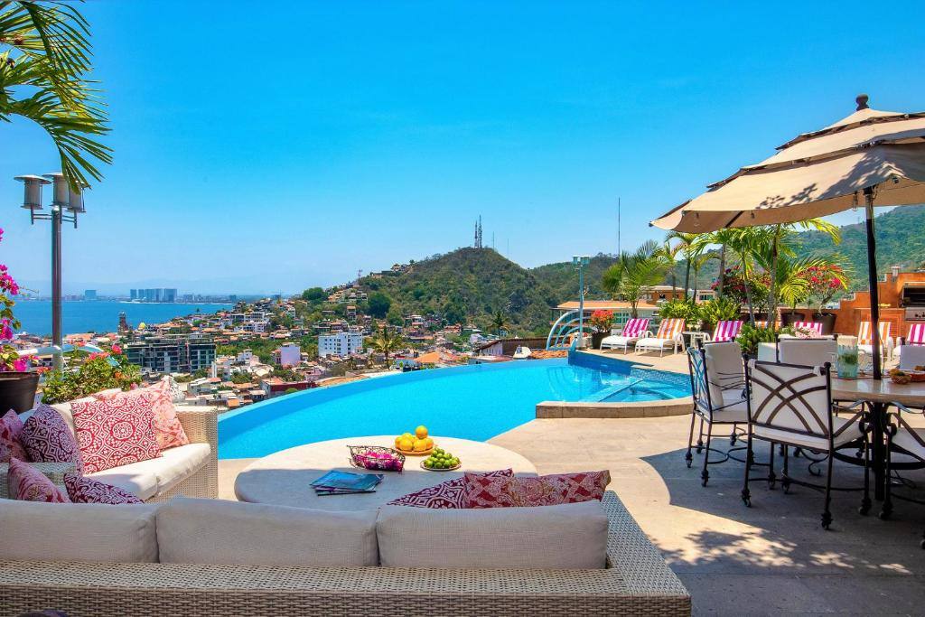 Casa Yvonneka: Swimming pool