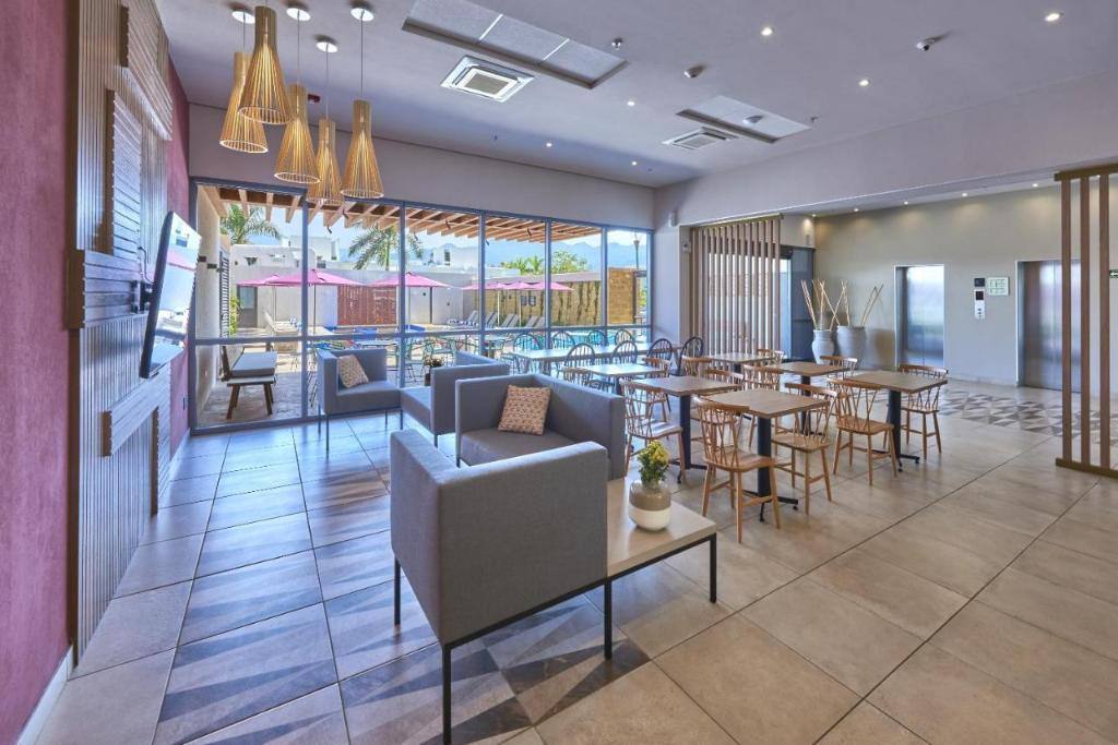 City Express Plus by Marriott Puerto Vallarta: Restaurant