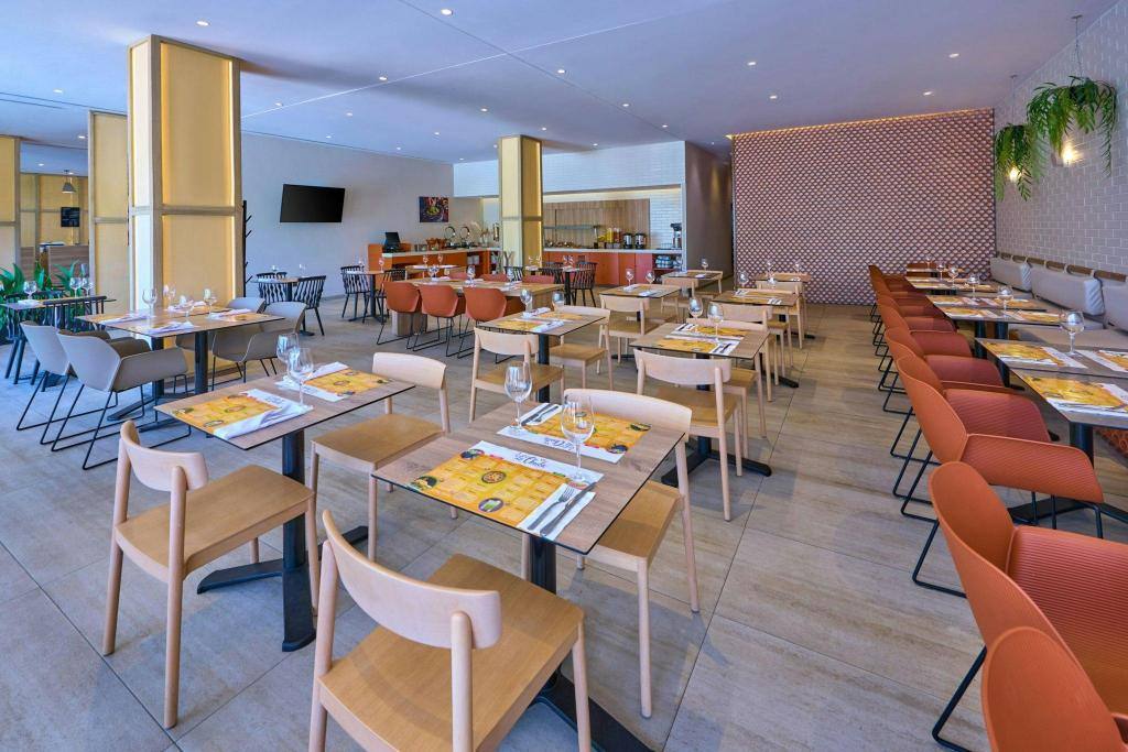 City Express Plus by Marriott Puerto Vallarta: Restaurant