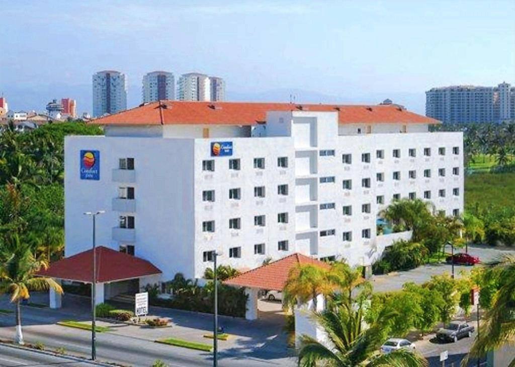 Comfort Inn Puerto Vallarta Golfside & Marina: Exterior view