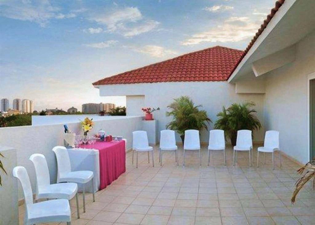 Comfort Inn Puerto Vallarta Golfside & Marina: Public areas