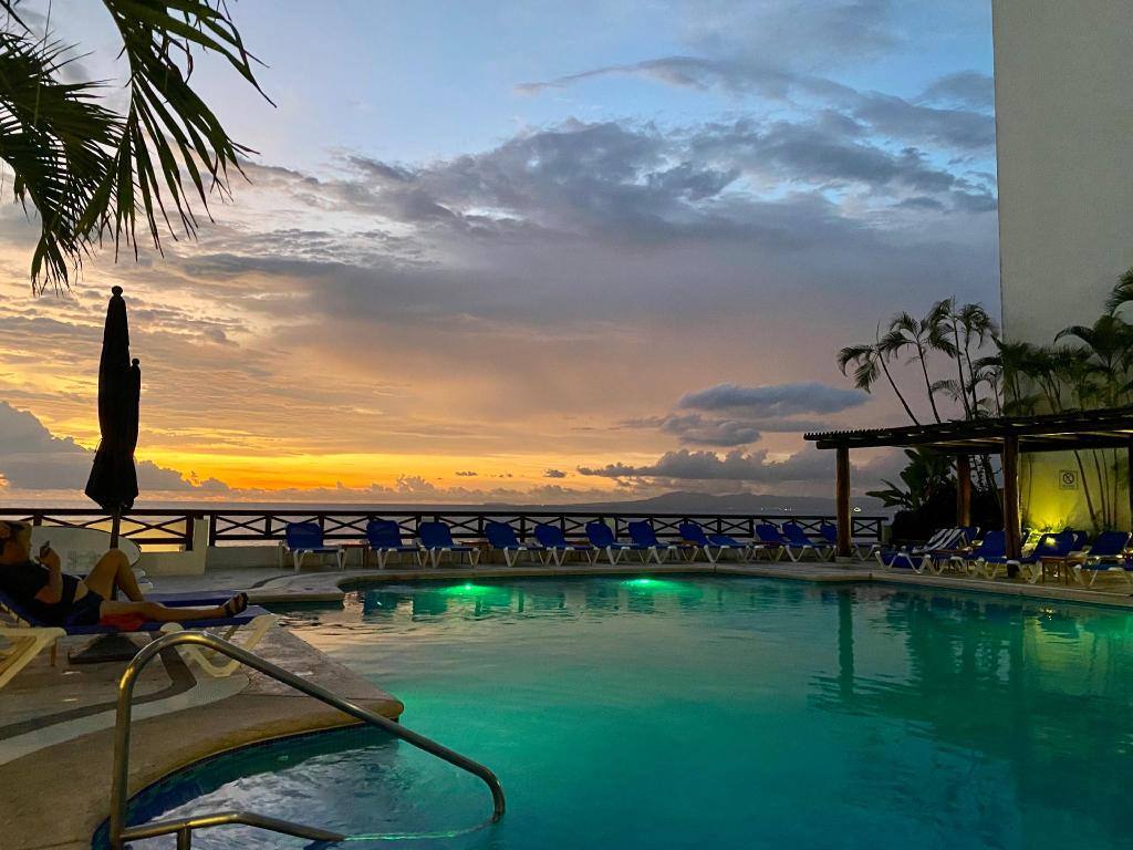 Costa Sur All Inclusive Resort Puerto Vallarta: Swimming pool