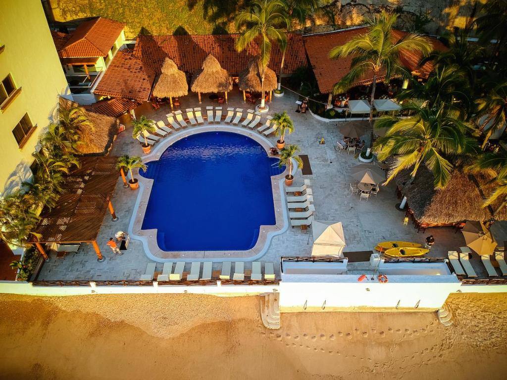 Costa Sur All Inclusive Resort Puerto Vallarta: Swimming pool