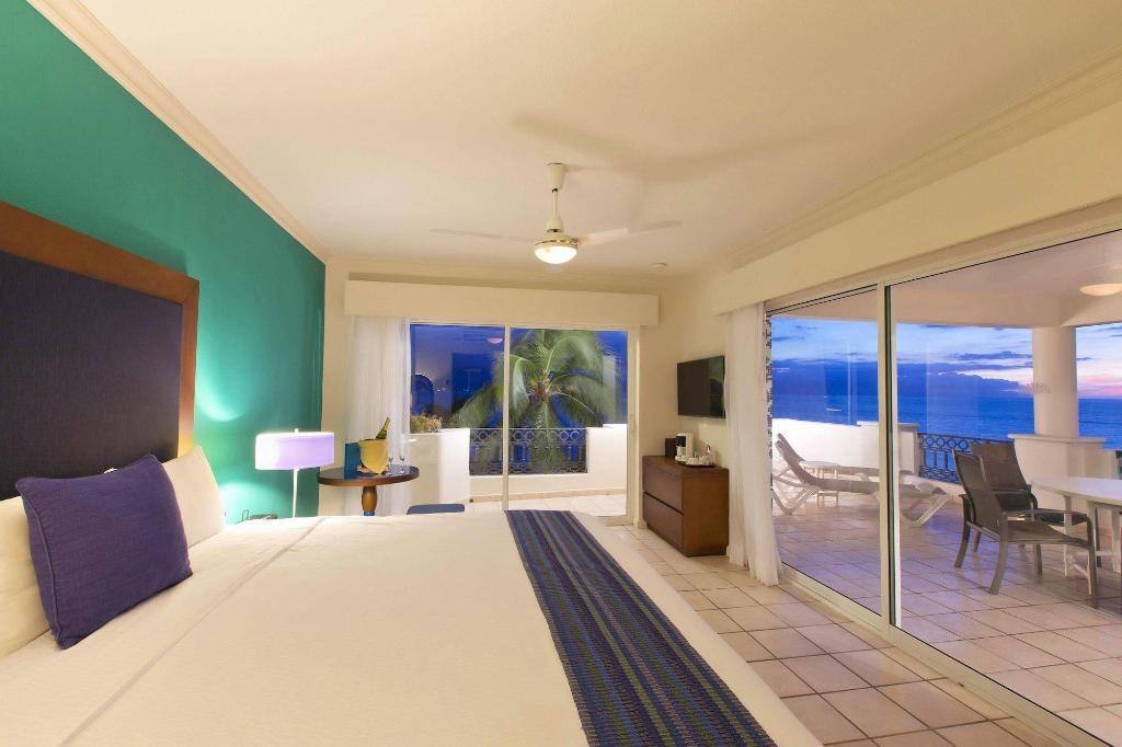Crown Paradise Club All Inclusive Resort Puerto Vallarta: Rooms
