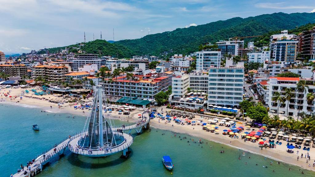 Delfin Beachfront Resort – Downtown Puerto Vallarta Optional All-Inclusive: Exterior view