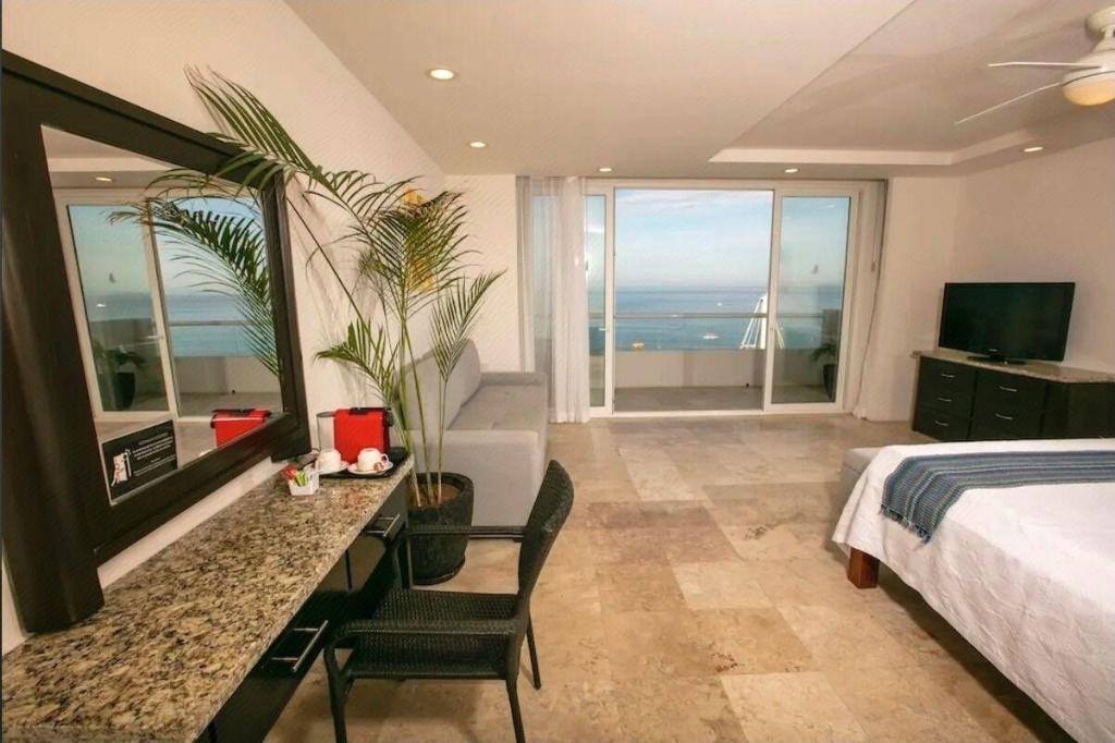 Delfin Beachfront Resort – Downtown Puerto Vallarta Optional All-Inclusive: Room photos
