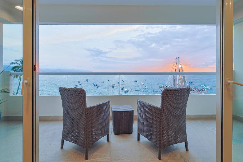 Delfin Beachfront Resort – Downtown Puerto Vallarta Optional All-Inclusive: View