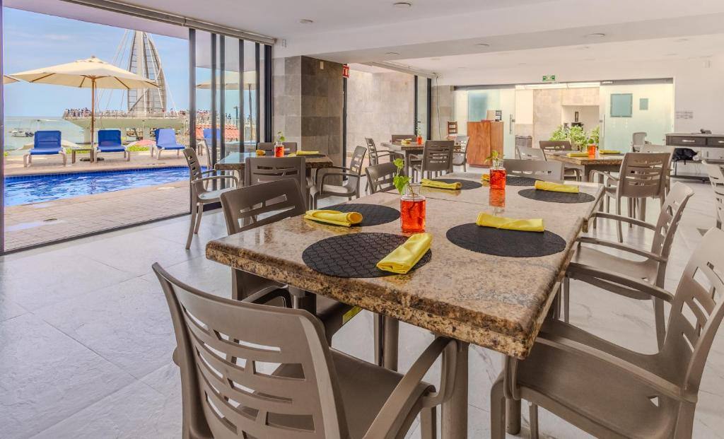 Delfin Beachfront Resort – Downtown Puerto Vallarta Optional All-Inclusive: Restaurant