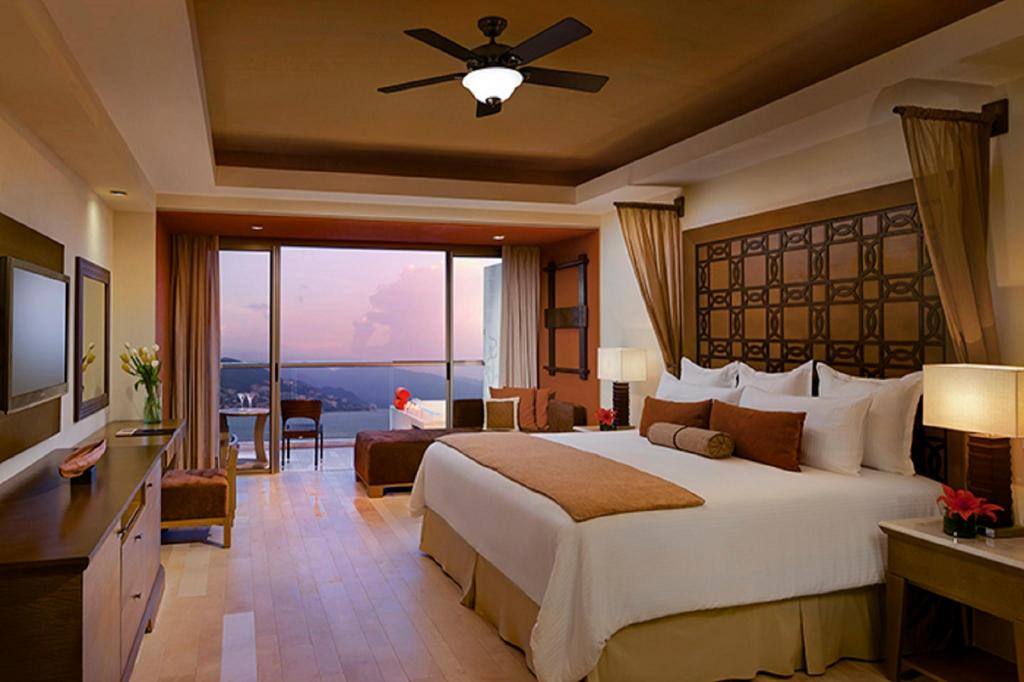 Dreams Vallarta Bay Resort & Spa: Preferred Club Junior Suite Ocean View King - All Inclusive - Bed