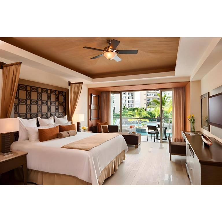 Dreams Vallarta Bay Resort & Spa: Preferred Club Junior Suite Garden View King - All Inclusive