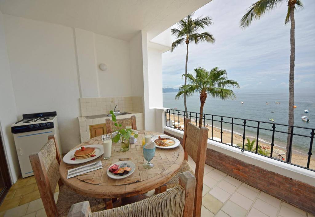 Emperador Beachfront Hotel & Suites: Facilities