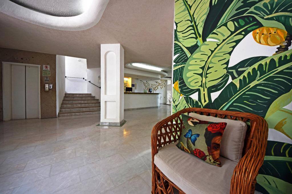 Emperador Beachfront Hotel & Suites: Reception