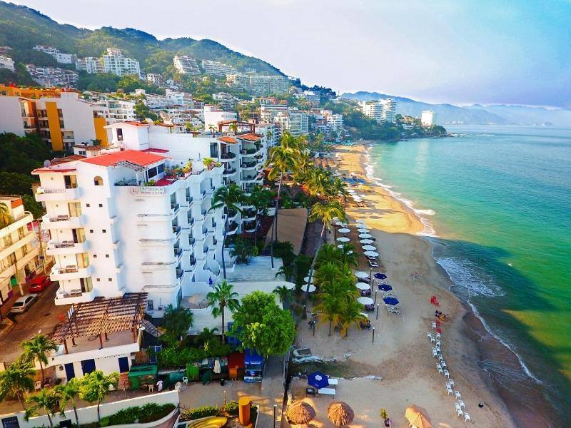 Emperador Beachfront Hotel & Suites: Property views