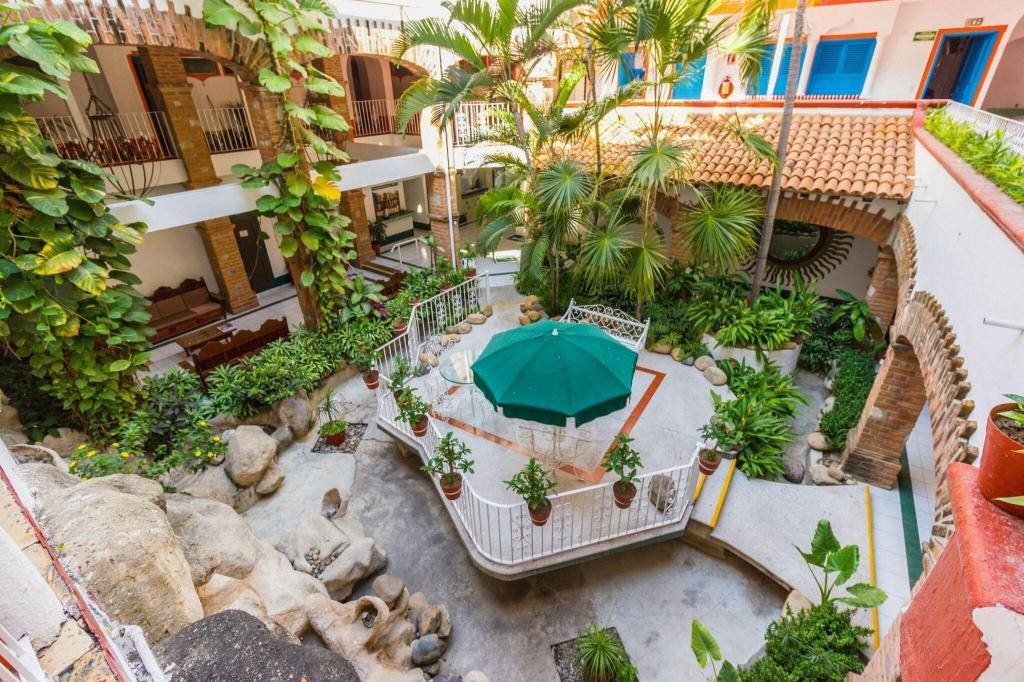 Encino Hotel: Property views