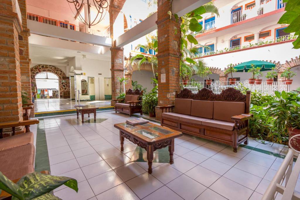 Encino Hotel: Lobby