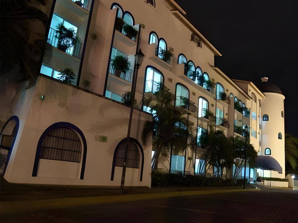 Flamingo Vallarta Hotel & Marina: Exterior view