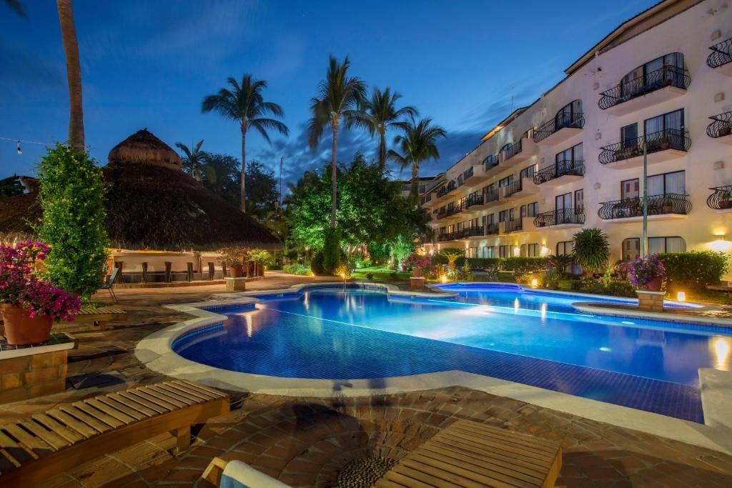 Flamingo Vallarta Hotel & Marina: Exterior view