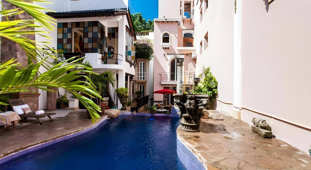 Garlands Del Rio Riverside Boutique Hotel: Swimming pool [outdoor]