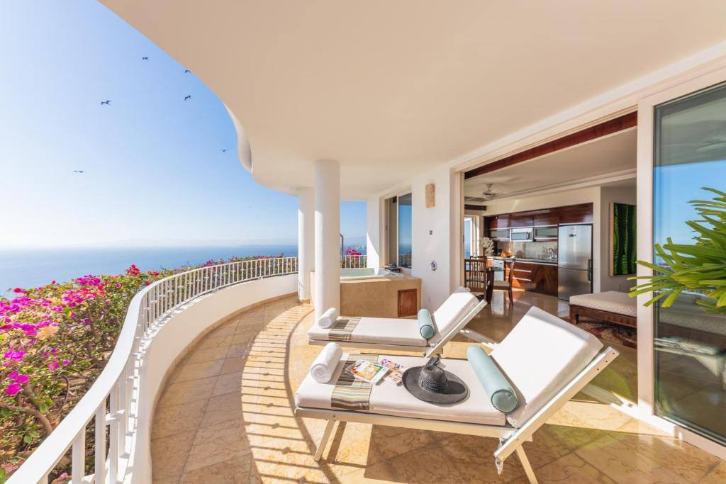 Grand Miramar All Luxury Suites & Residences: Balcony/terrace