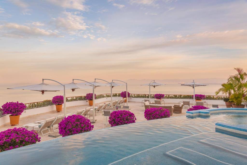 Grand Miramar All Luxury Suites & Residences: Swimming pool