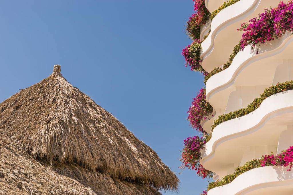 Grand Miramar All Luxury Suites & Residences: Entrance