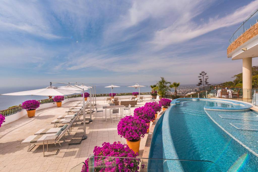 Grand Miramar All Luxury Suites & Residences: Swimming pool