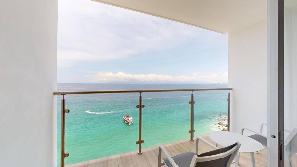 Grand Park Royal Puerto Vallarta: Balcony/terrace