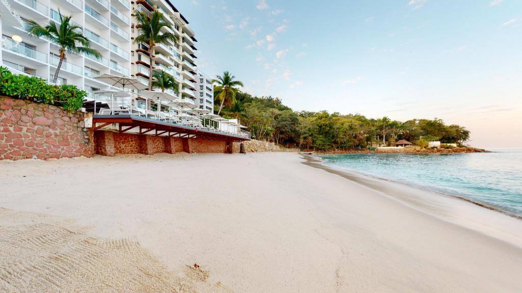 Grand Park Royal Puerto Vallarta: Beach