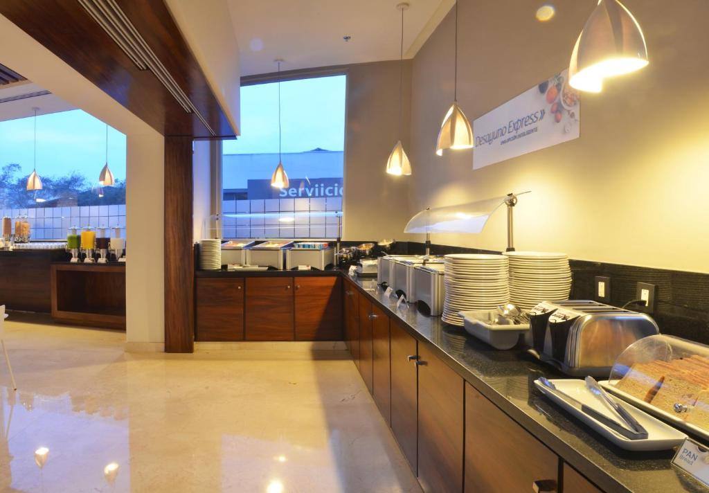 Holiday Inn Express Puerto Vallarta by IHG: Food and beverages