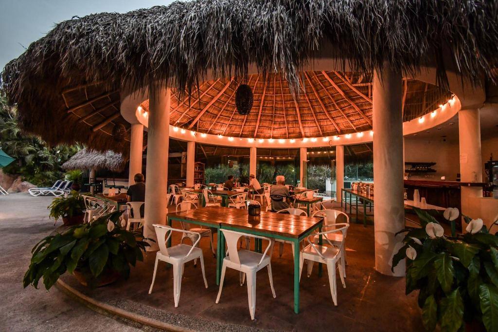 Hotel Casa Iguana: Dining