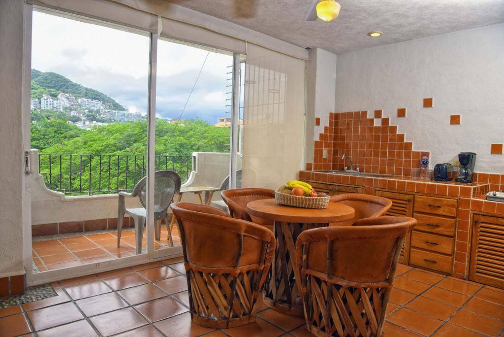Hotel Eloísa: Other