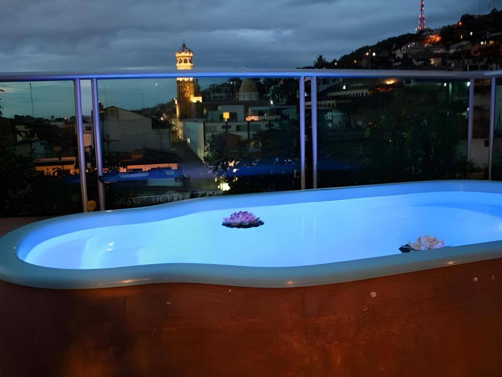 Hotel Porto Allegro Puerto Vallarta: Hot tub