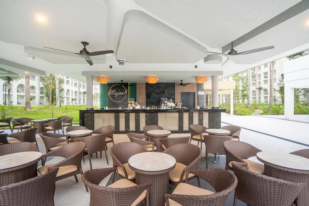 Hotel Riu Flamingos: Bar