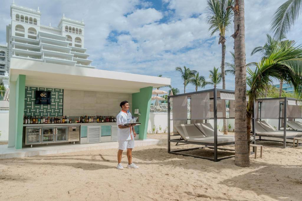 Hotel Riu Palace Pacifico: Beach