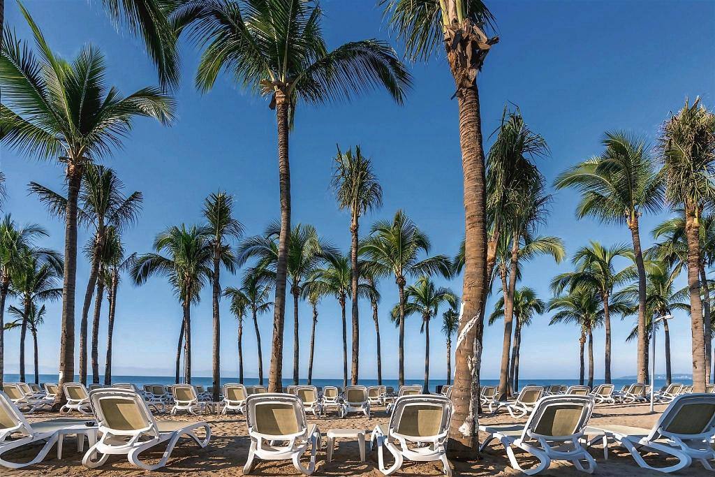 Hotel Riu Vallarta: Private beach
