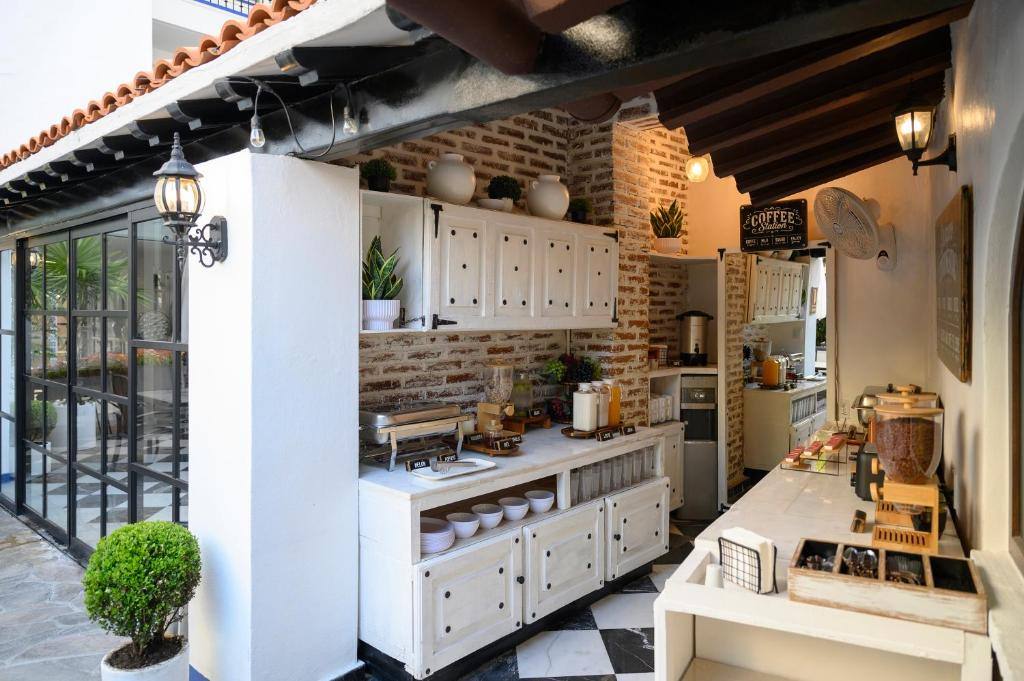 Hotel Suites Mar Elena: Food and beverages