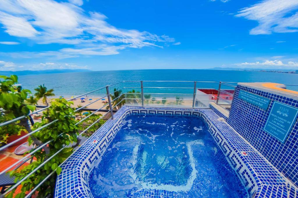 Hotel Suites Nadia: Hot tub