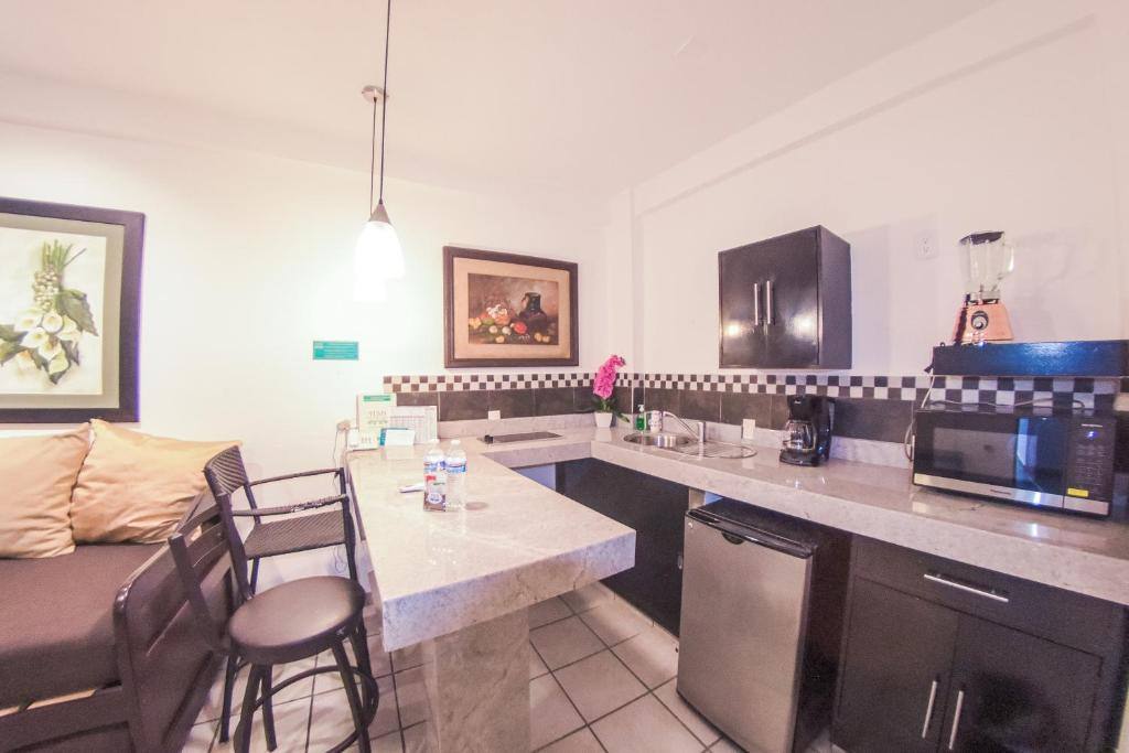 Hotel Suites Nadia: Kitchen