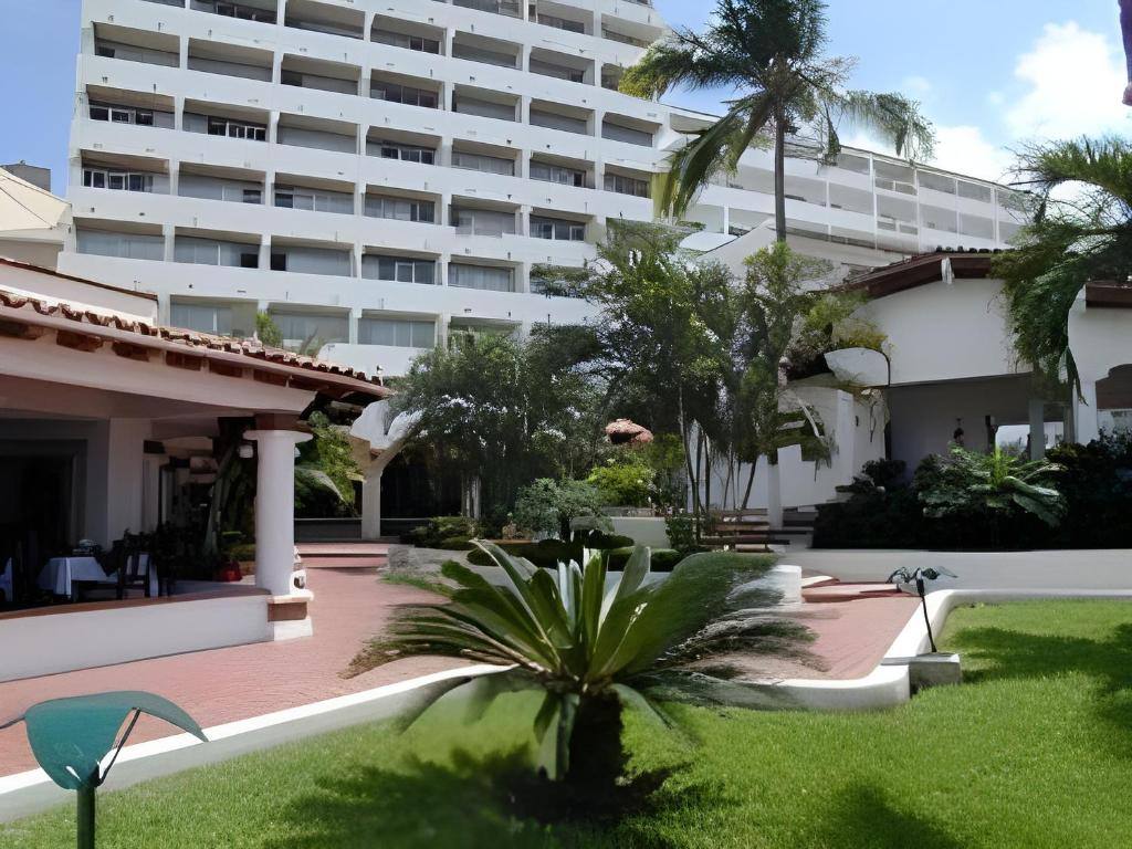 Hotel Tropicana Vallarta: Exterior view