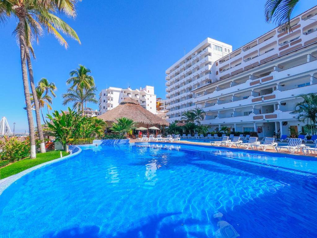 Hotel Tropicana Vallarta: Swimming pool