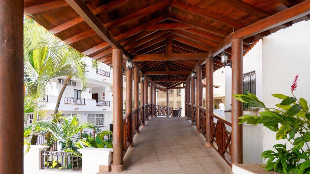 Hotel Tropicana Vallarta: Property views