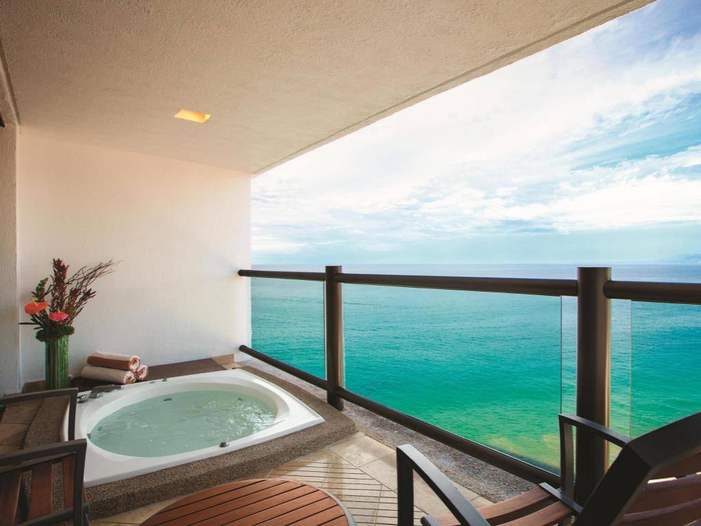 Hyatt Ziva Puerto Vallarta: Bathtub