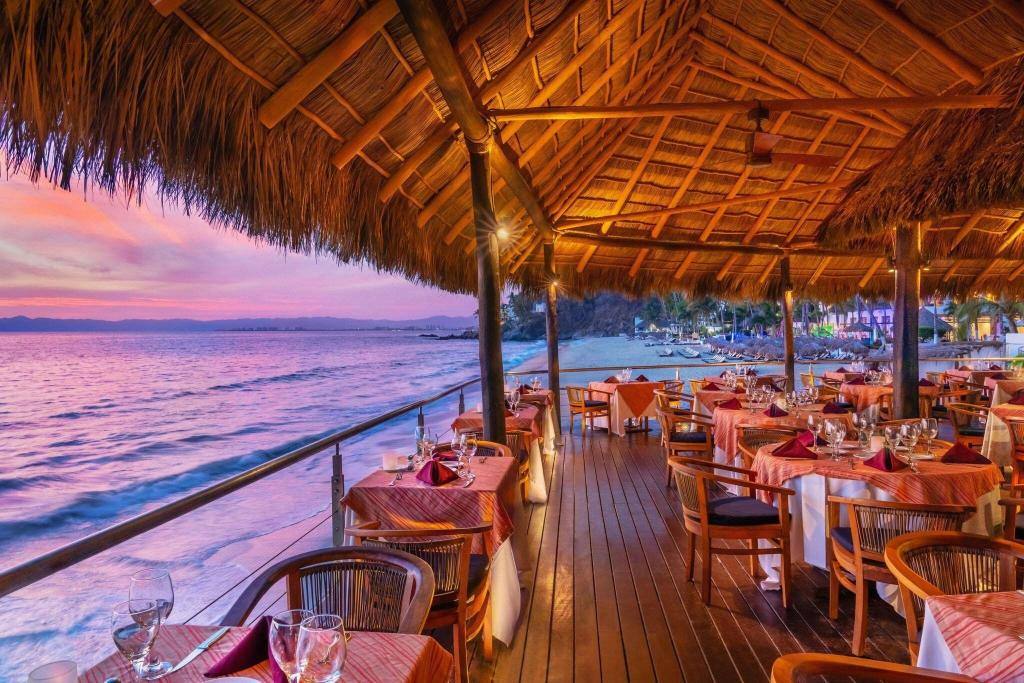 Hyatt Ziva Puerto Vallarta: On-site dining