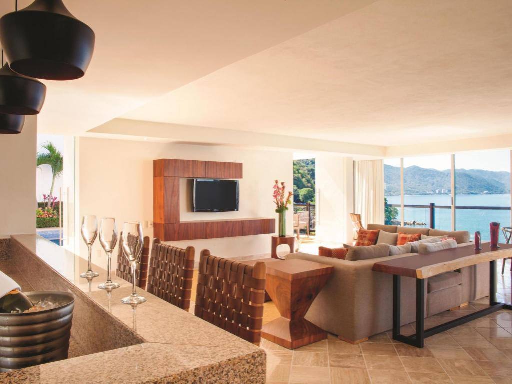 Hyatt Ziva Puerto Vallarta: Separate living room